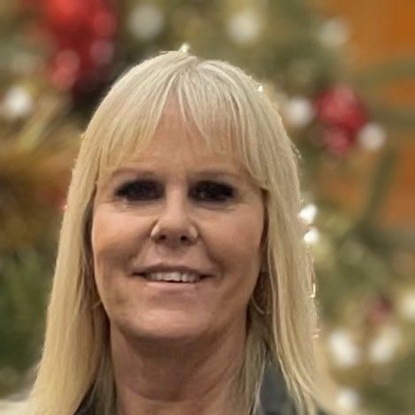 Lynn  Parenteau Photo